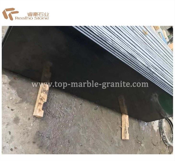Black granite slab for countertop