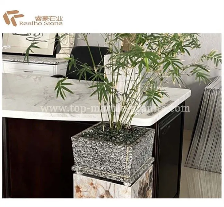 Sprey white flowerpot